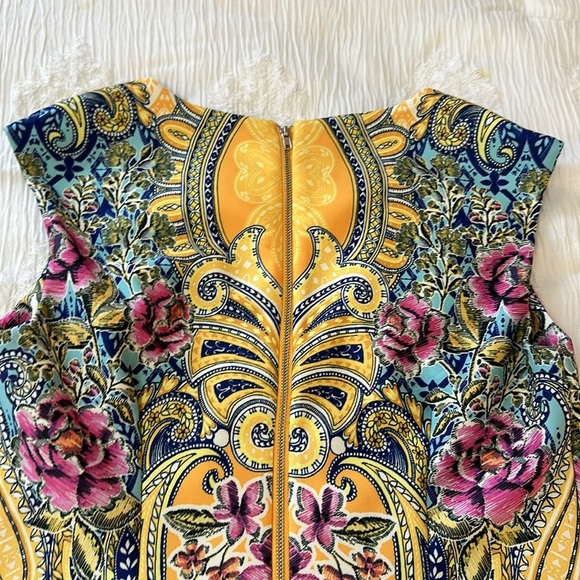 Eci Paisley Pencil Dress - Picture 9 of 10